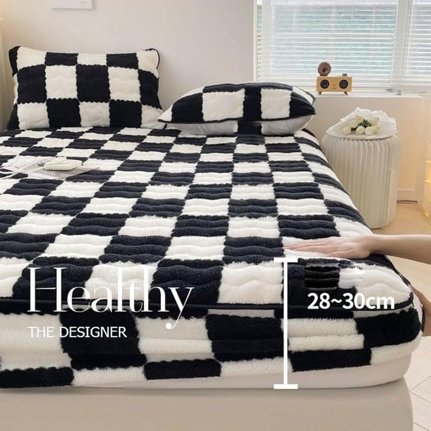 Milk Velvet Checkered Mattress Cover, Cow Flannel Fitted Sheet, Milk Velvet Bedding Sheets, Ultra Soft Fluffy Non-Slip Protective Cover for Bed Mattress (Black,47.2 * 78.7IN)